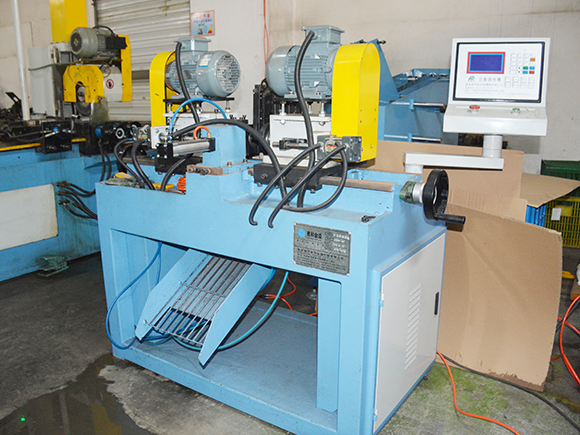Automatic chamfering machine